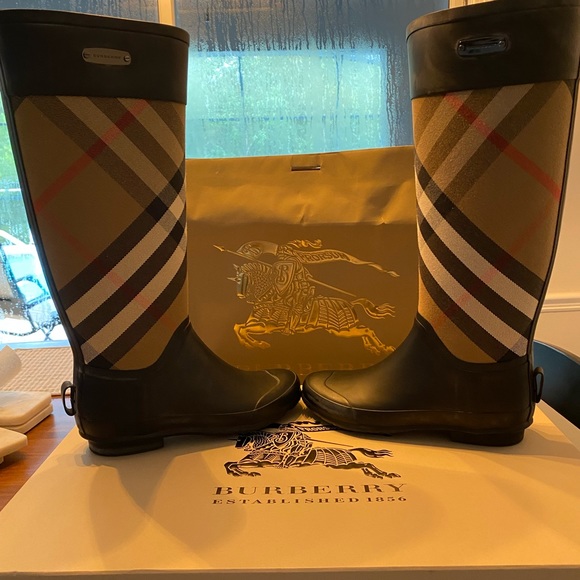 Burberry Clemence Rain Boots Size 5 